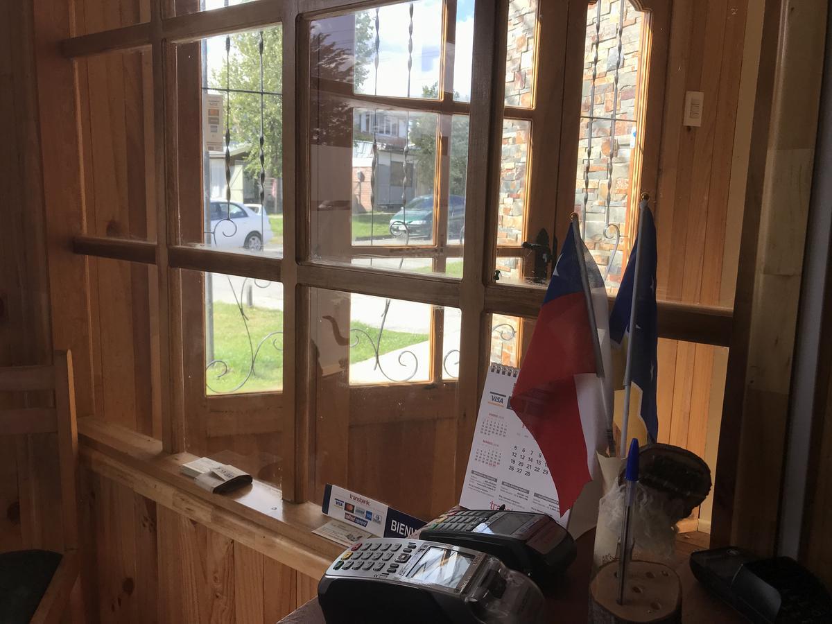 Hostal Los Pioneros Πουέρτο Νατάλες Εξωτερικό φωτογραφία