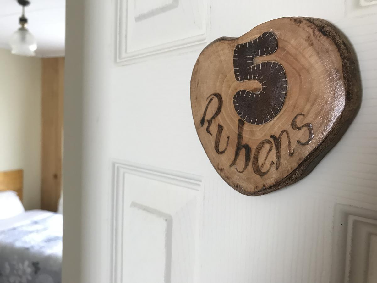 Hostal Los Pioneros Πουέρτο Νατάλες Εξωτερικό φωτογραφία